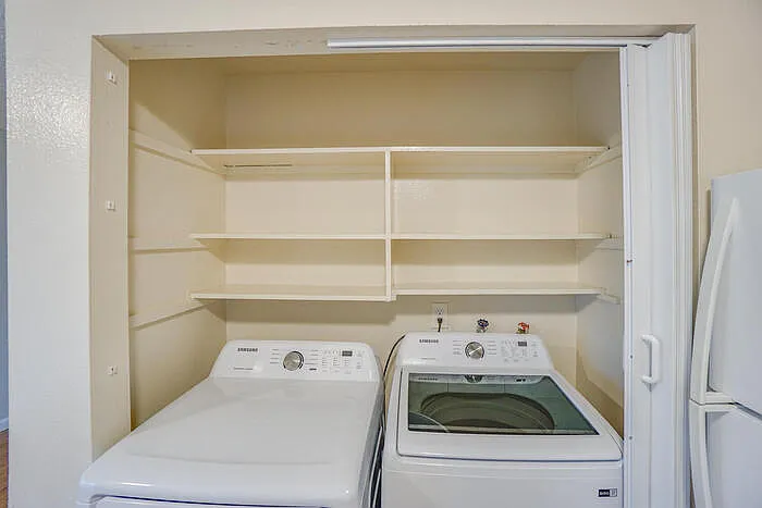 2915 E 33rd St #2915 — Photo 6