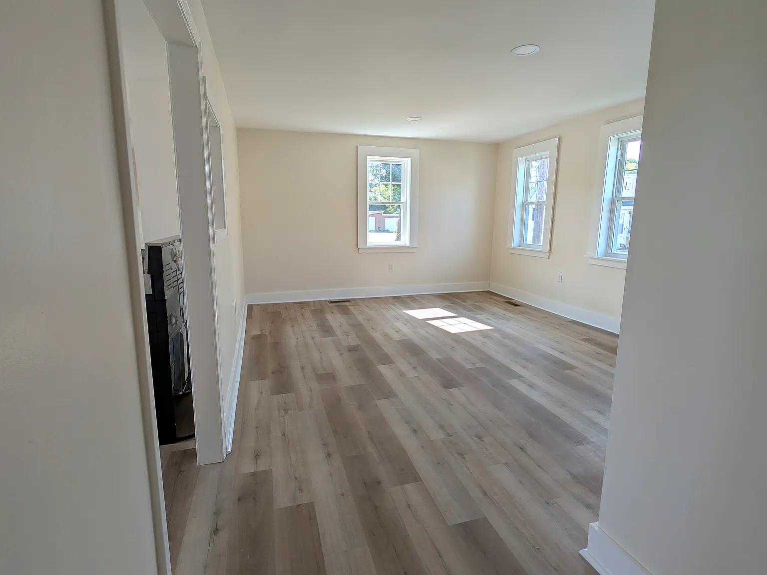 3 bed, 1000 sqft, $1,650 — Photo 4