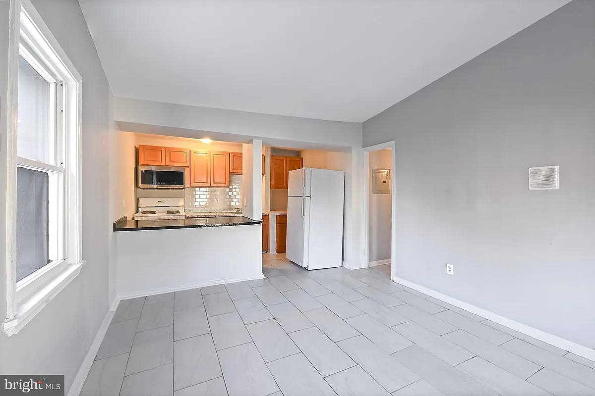 Building Photo - 1436 W Baltimore St #2