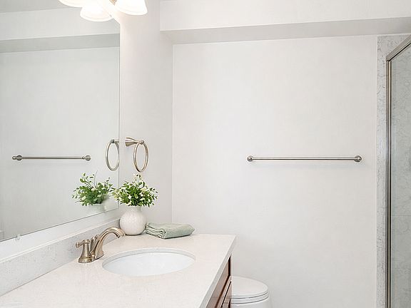 5th image of 2501 Thorndyke Ave W APT 103