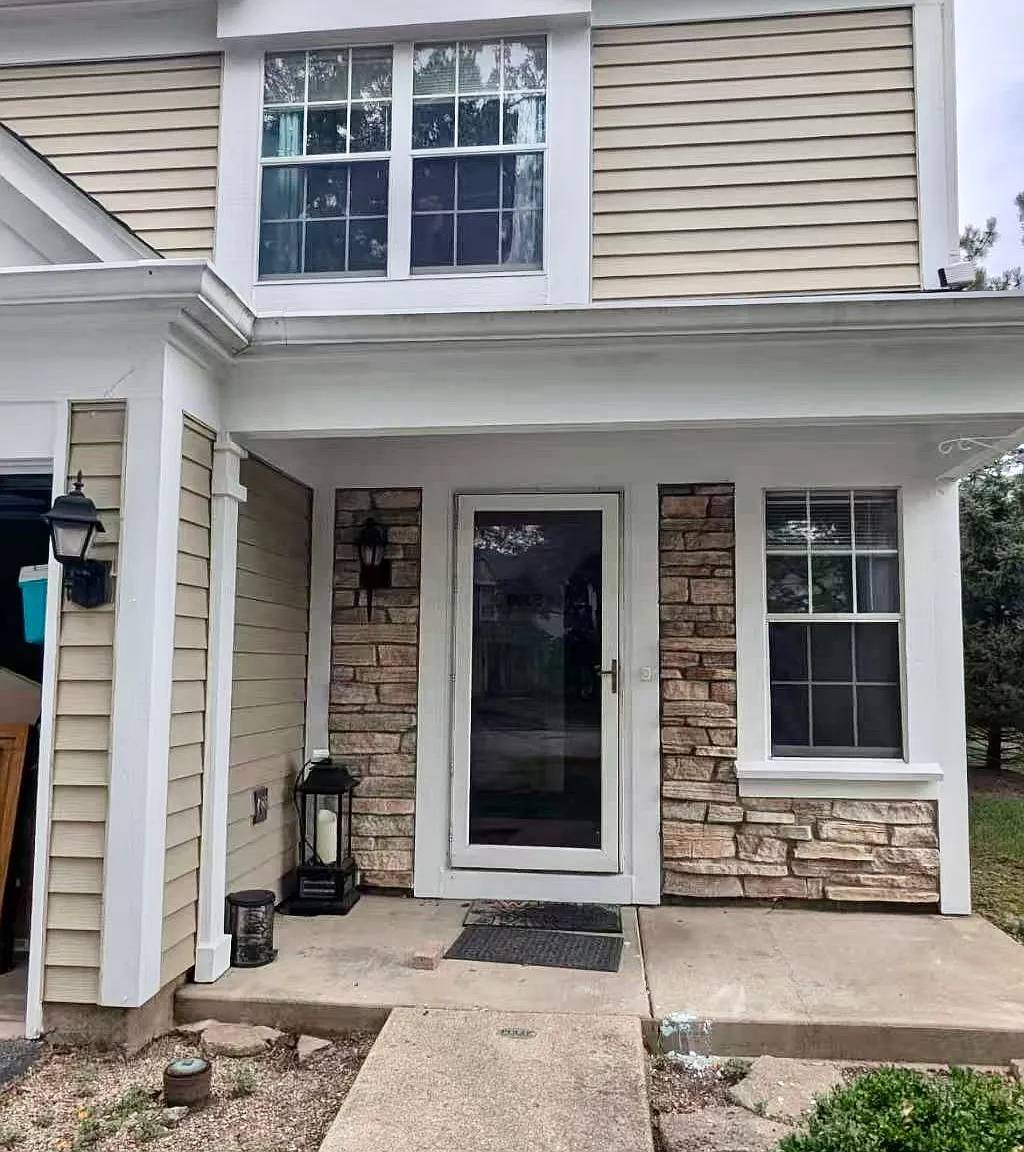 3 bed, 1.5 bath, 1268 sqft, $2,350 — Photo 1