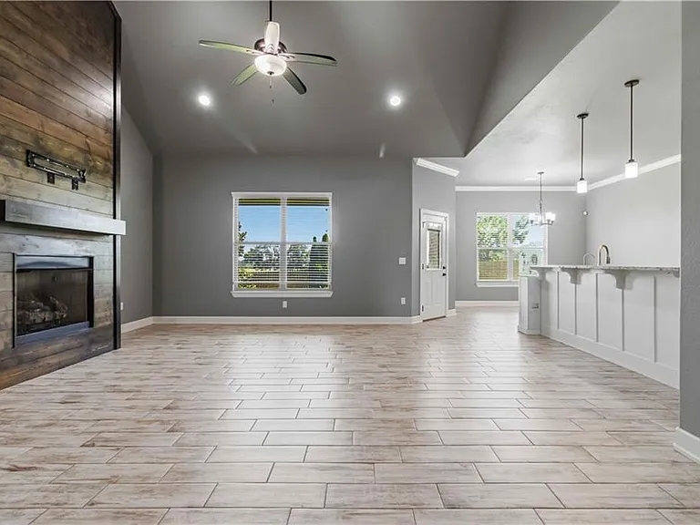 1340 Sweetbriar Cir — Photo 6