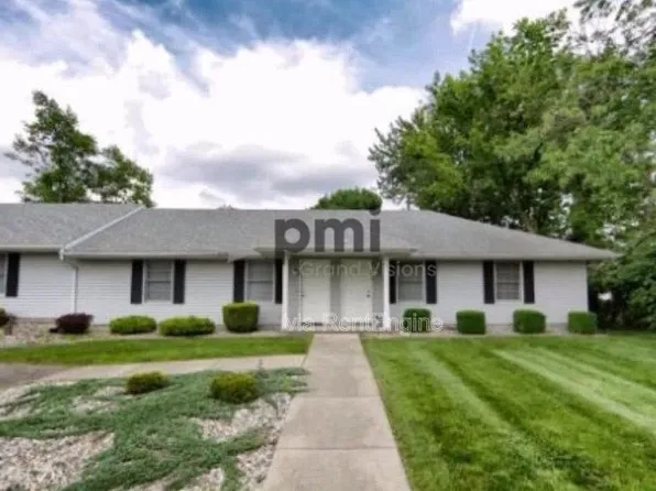 1305 18th St #26, Charleston, IL 61920