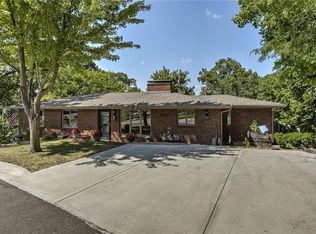 4833 Black Swan Dr, Shawnee, KS 66216