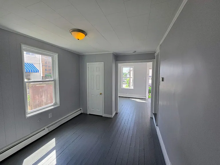 1437 W Court St — Photo 3