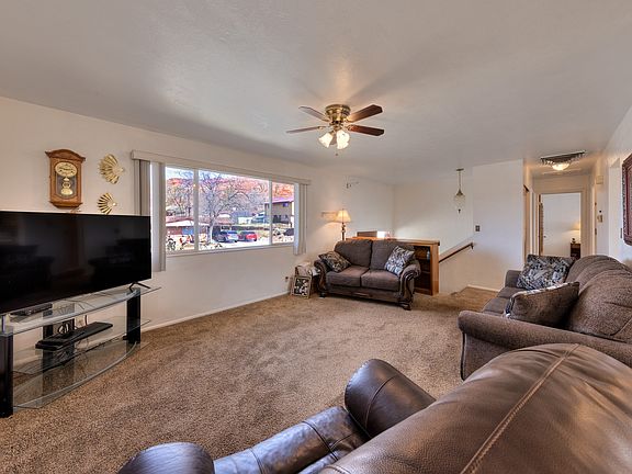 5th image of 738 Locust Ln