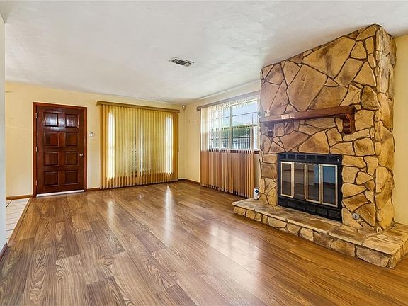 3rd image of 1324 Redwood Dr