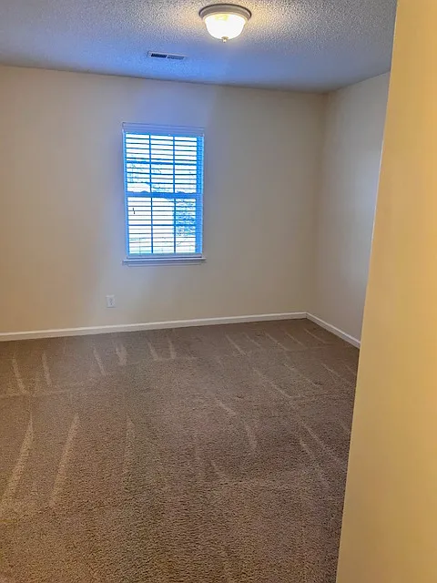 3 bed, 1357 sqft, $1,700 — Photo 2