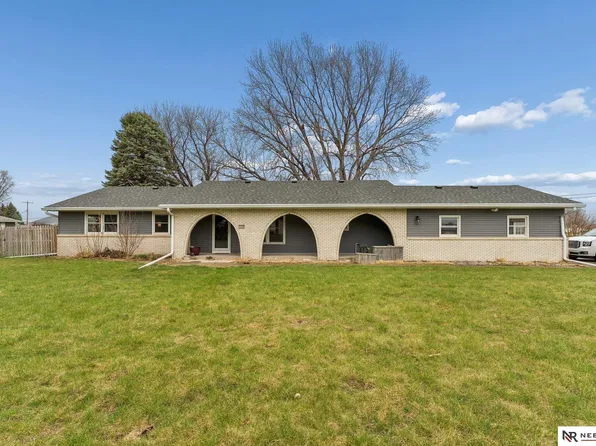 2450 N Ridge Road Dr, Fremont, NE 68025