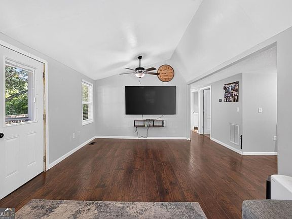 3rd image of 39 Cabin Creek Cir