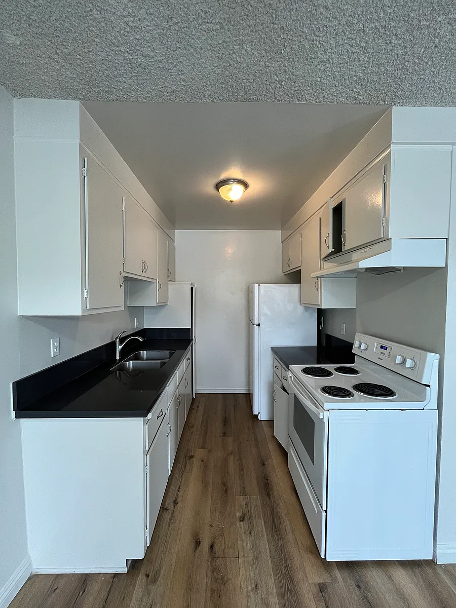 Building Photo - 25904 Viana Ave #20