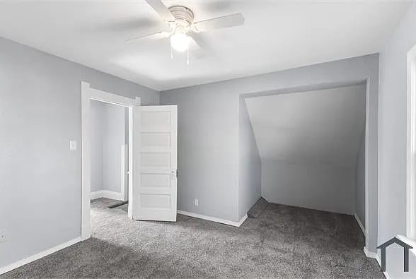 1418 Mott Ave — Photo 10