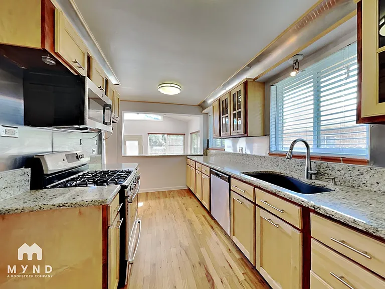 1076 S Monroe St — Photo 5