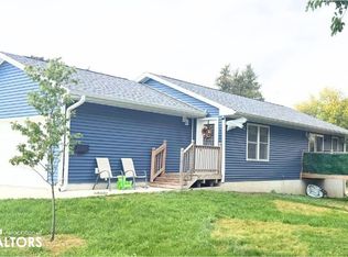 215 E K St, Forest City, IA 50436