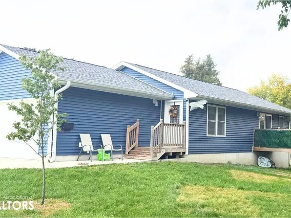 215 E K St, Forest City, IA 50436