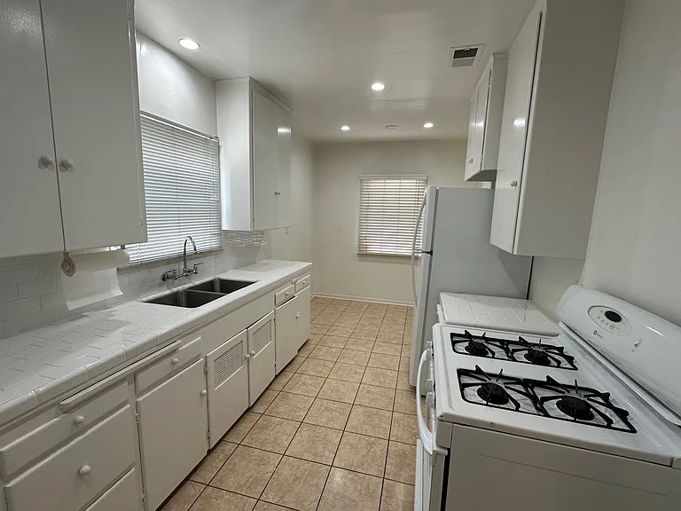 4296 Tujunga Ave — Photo 14
