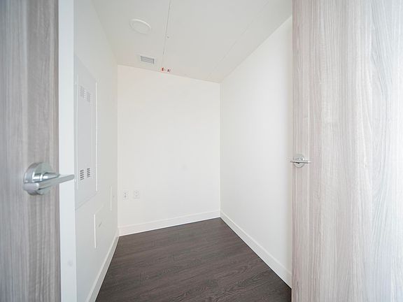5th image of 433 SW Marine Dr #1107