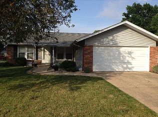 2 Hollybrook Dr, Springfield, IL 62702