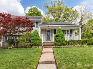 27 Fraley Dr, Somerset, NJ 08873