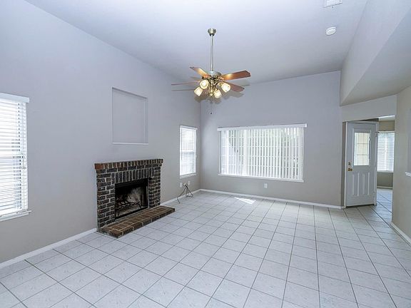 5th image of 3608 Woodglen Dr
