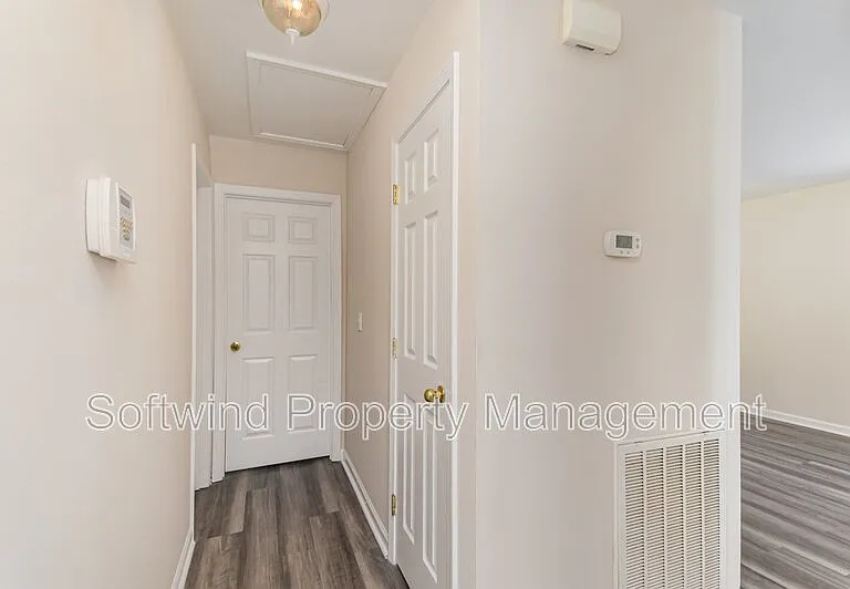 1519 Elmwood Ave — Photo 13