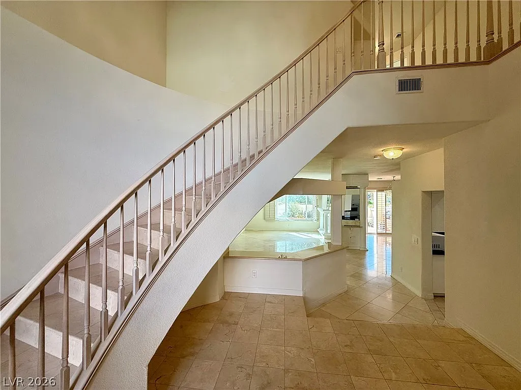 3 bed, 3.5 bath, 2669 sqft, $3,100 — Photo 4