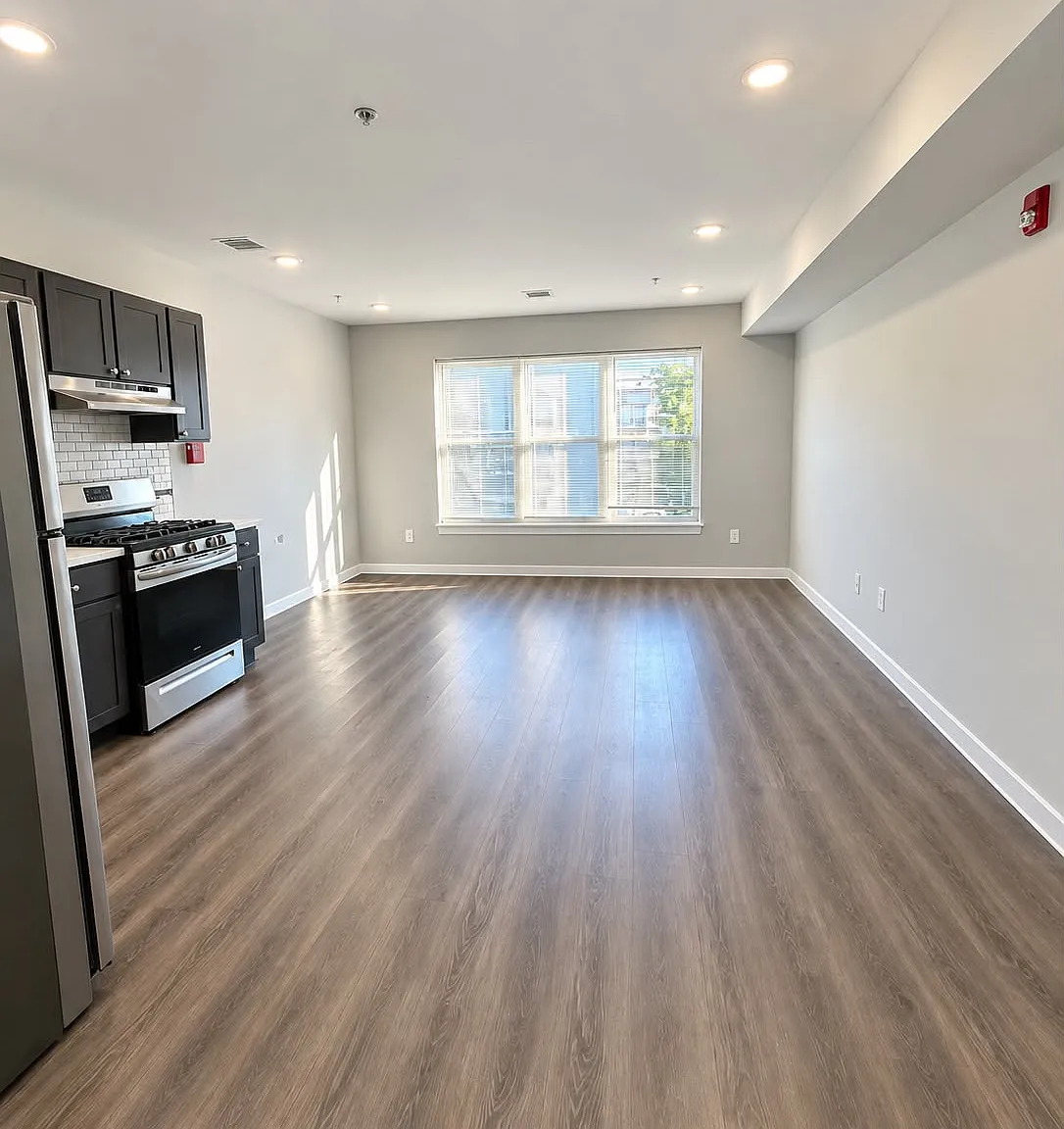 Studio, $1,472 — Photo 4