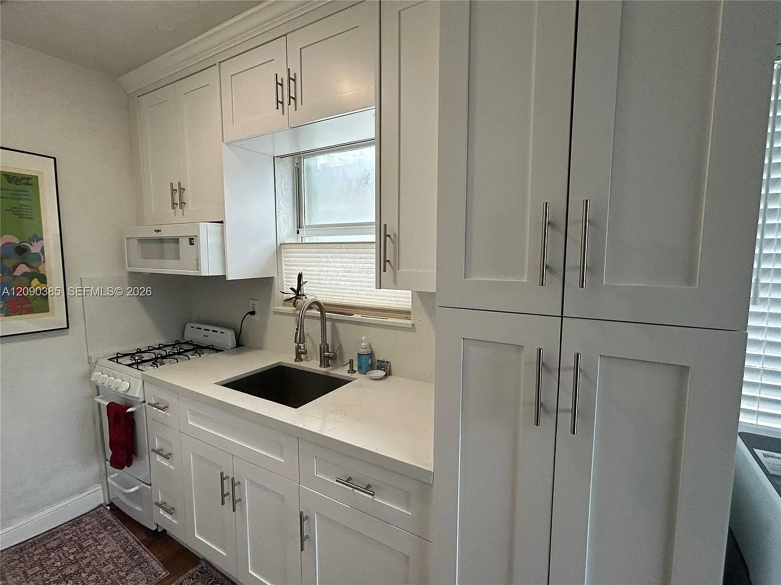 210 Mendoza Ave Condo — Photo 2