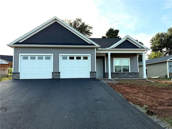 7 Anitas Ln, Brockport, NY 14420
