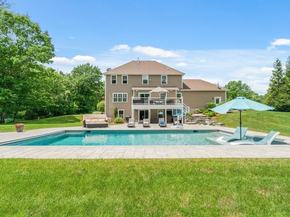 5 Clinton Dr, Rehoboth, MA 02769