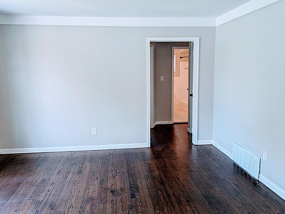 3rd image of 31063 Stephen Ave