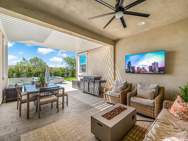 California Room with tiled floors, ceiling fan & lattice cover