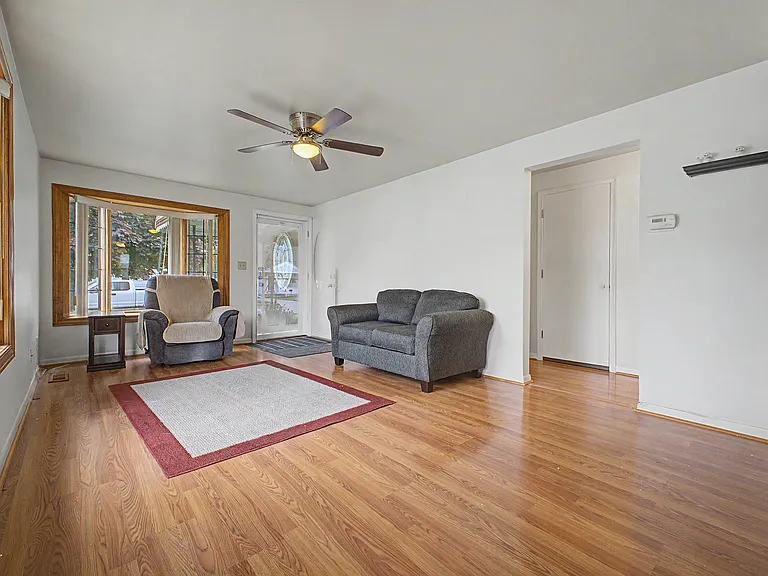 29438 Elmwood St — Photo 9