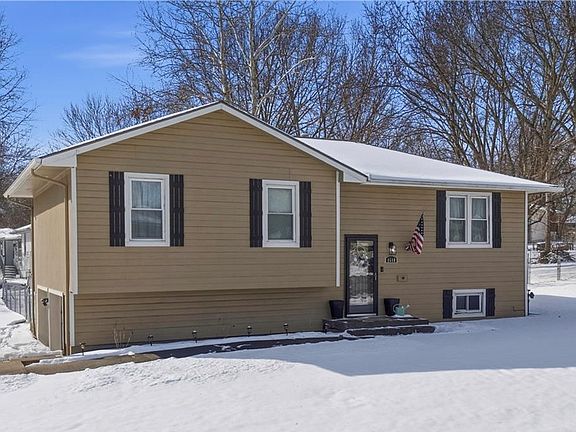 4th image of 1610 Camelot Ct