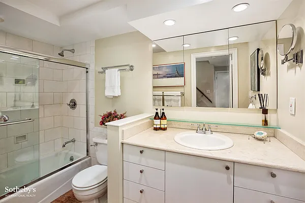 Sold by Sotheby's International Realty | media 27