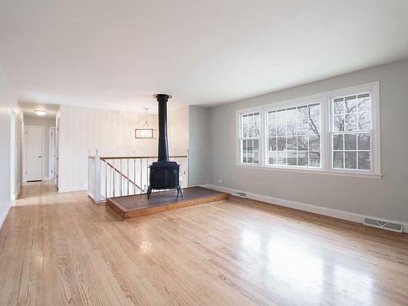 3rd image of 9033 Barberry Ln
