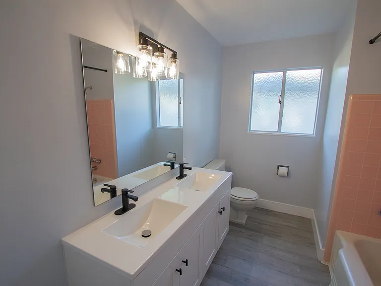 1434 Fordham Ave — Photo 3