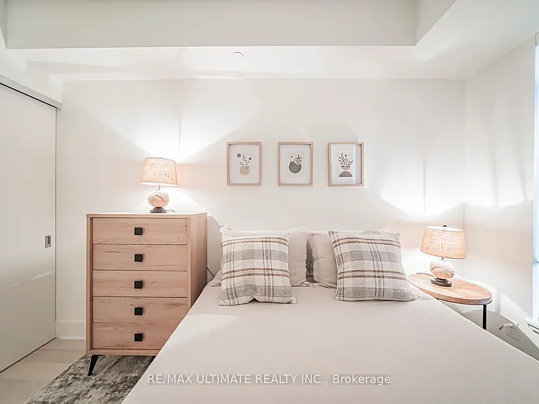 11 Yorkville Ave #1902 — Photo 20