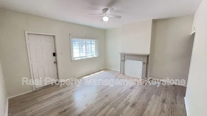 2 bed, 1.0 bath, $1,100 — Photo 3