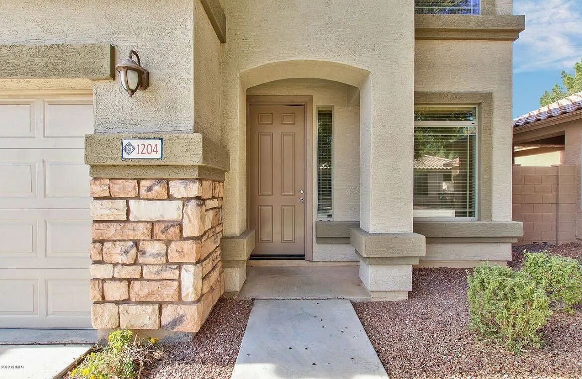 4 bed, 2.5 bath, 1757 sqft, $2,950 — Photo 2