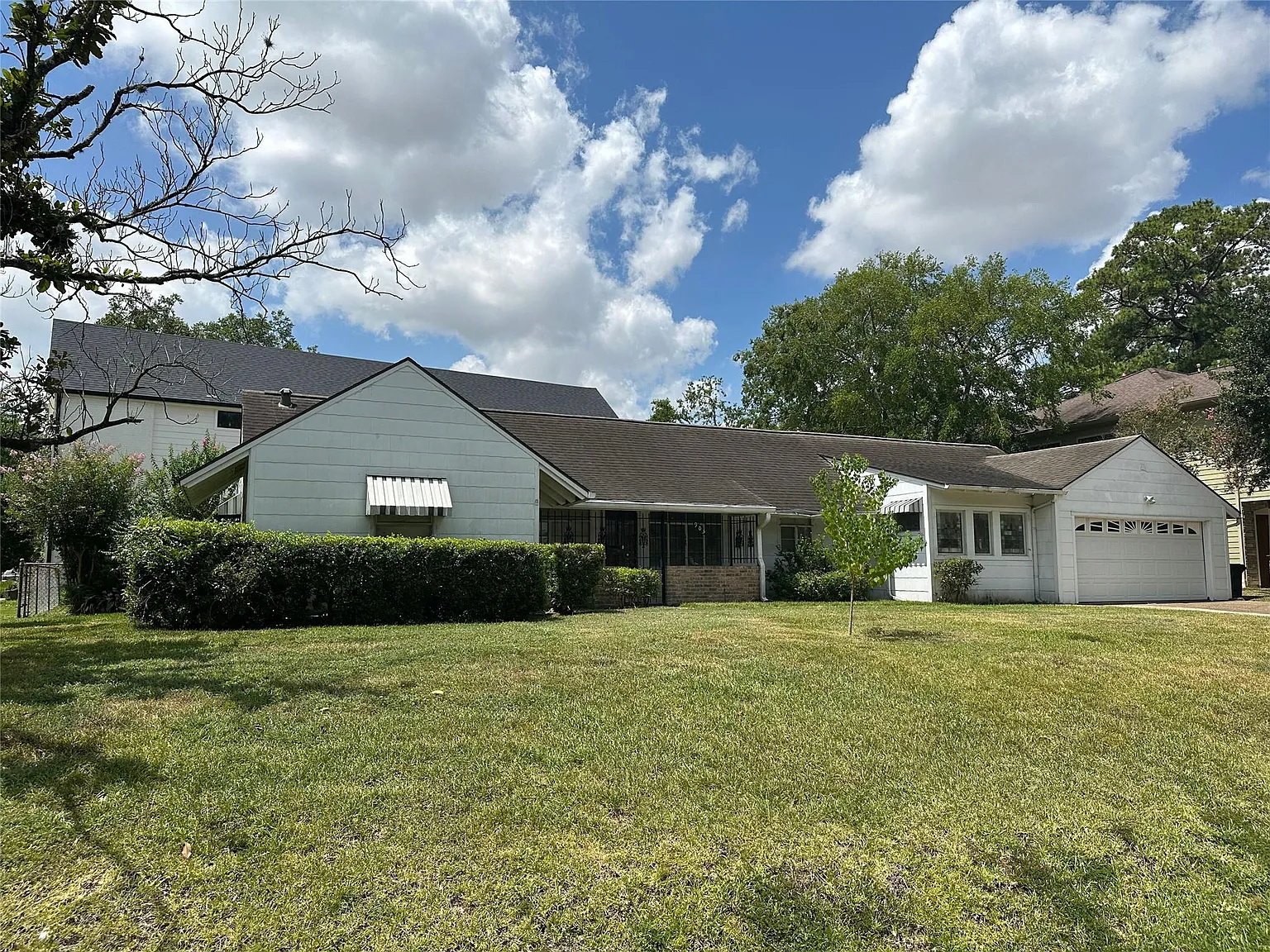 3 bed, 2.0 bath, 1986 sqft, $2,300 — Photo 1