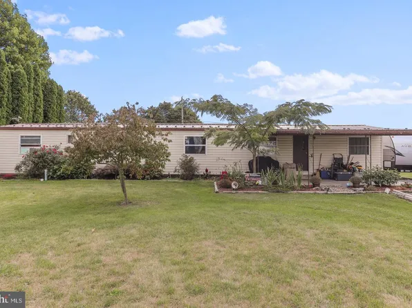 1072 May Apple Dr, Shippensburg, PA 17257