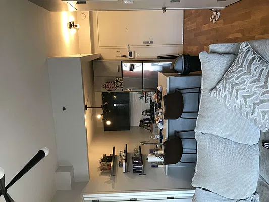 Rented by Manhattan Management LLC | media 27