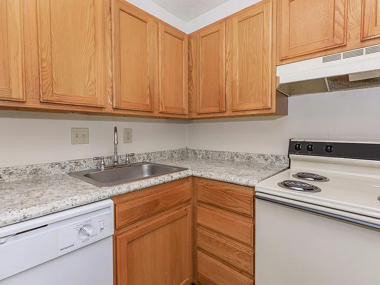 LakeHouse at Florence Apartments — Photo 25