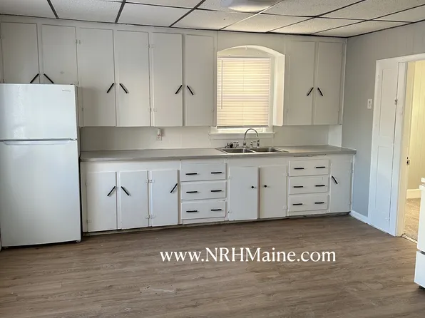 17 Elm St #1, Lewiston, ME 04240