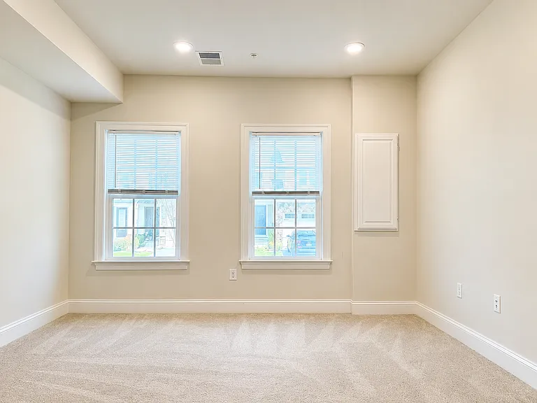 506 Cliff Ln — Photo 4