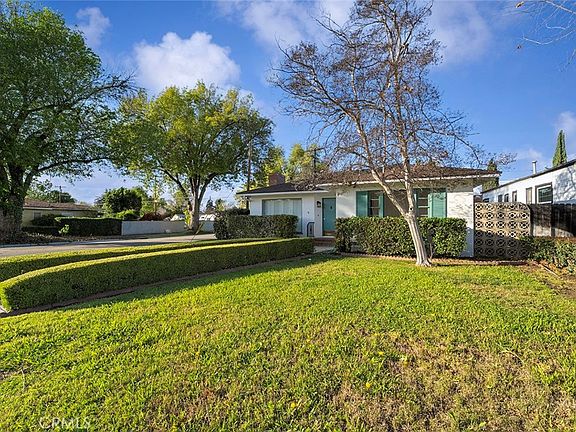 3rd image of 4693 Central Ave