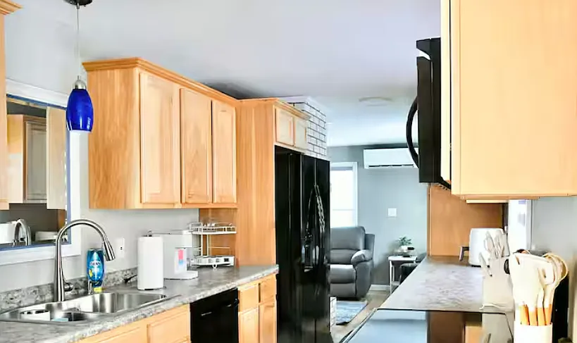 3 bed, 1.5 bath, 1728 sqft, $2,500 — Photo 3