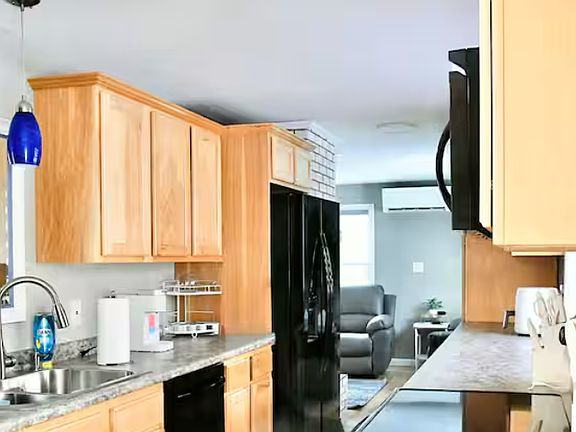 3rd image of 12 Bay Village Rd