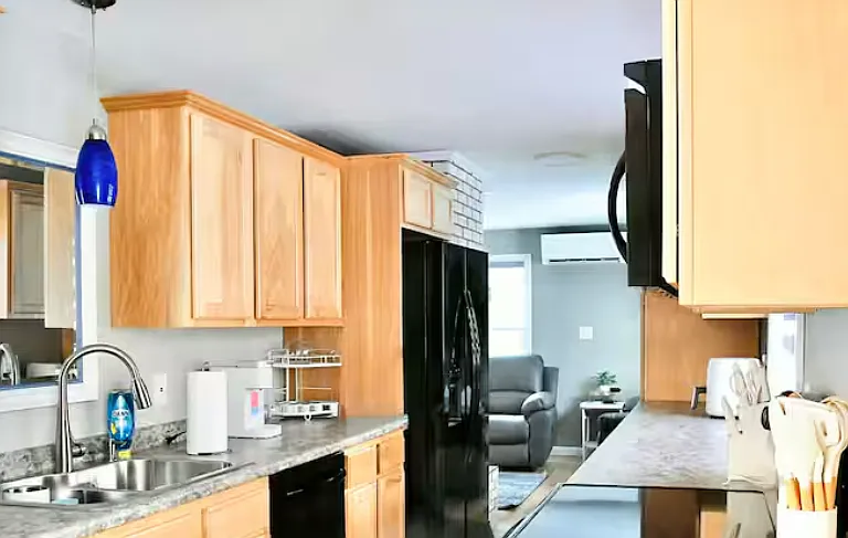 12 Bay Village Rd — Photo 3
